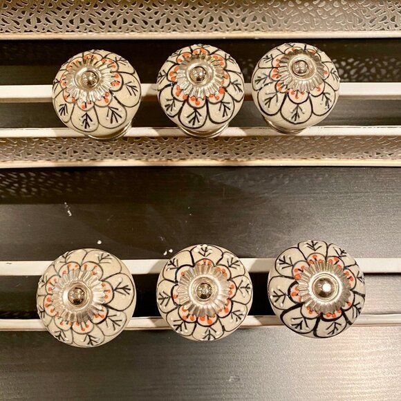 Many sets of 6 new ceramic knobs/pulls - Picture 1 of 5